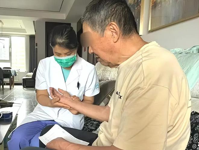 “網(wǎng)約護(hù)士”高收入：?jiǎn)未问召M(fèi)兩三百有人狂攬3000單(圖14)